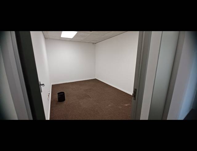 419M² OFFICE TO LET IN HYDE PARK